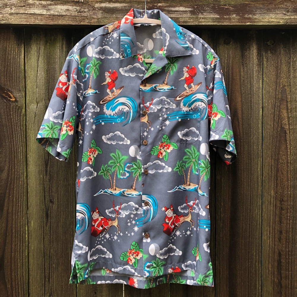 Alvish Surfing Santa Button Down Shirt Men’s Size S Gray Christmas